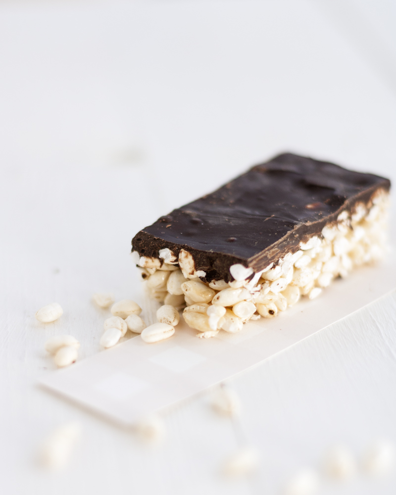 Barrette di riso soffiato al miele e cioccolato