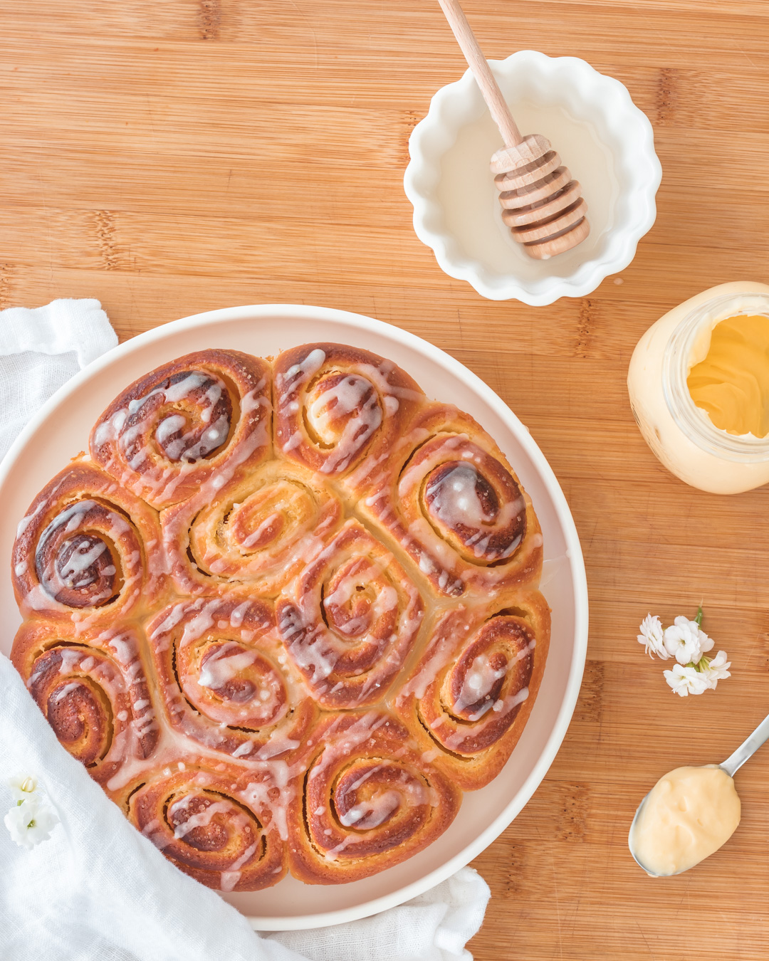 lemon rolls con lemon curd e glassa